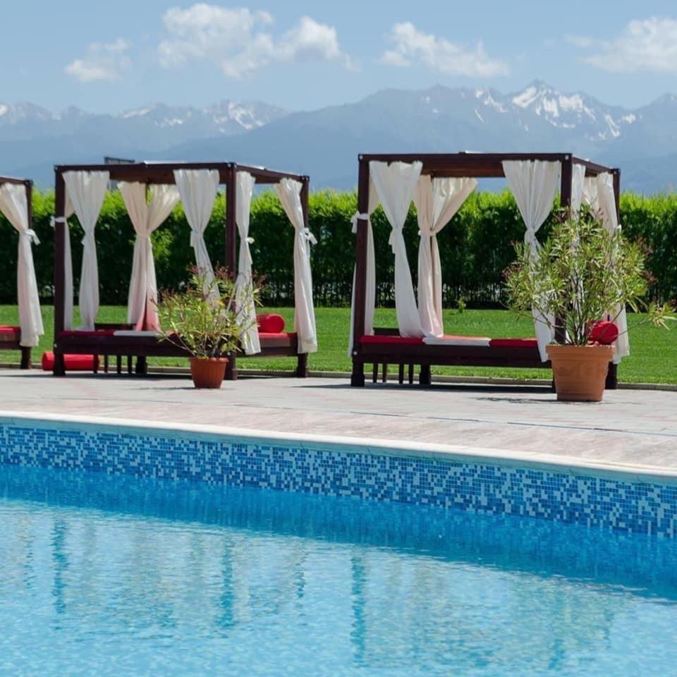 Hotel Aqua Club Elatis Avrig Exterior foto