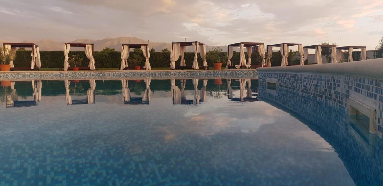 Hotel Aqua Club Elatis Avrig Exterior foto