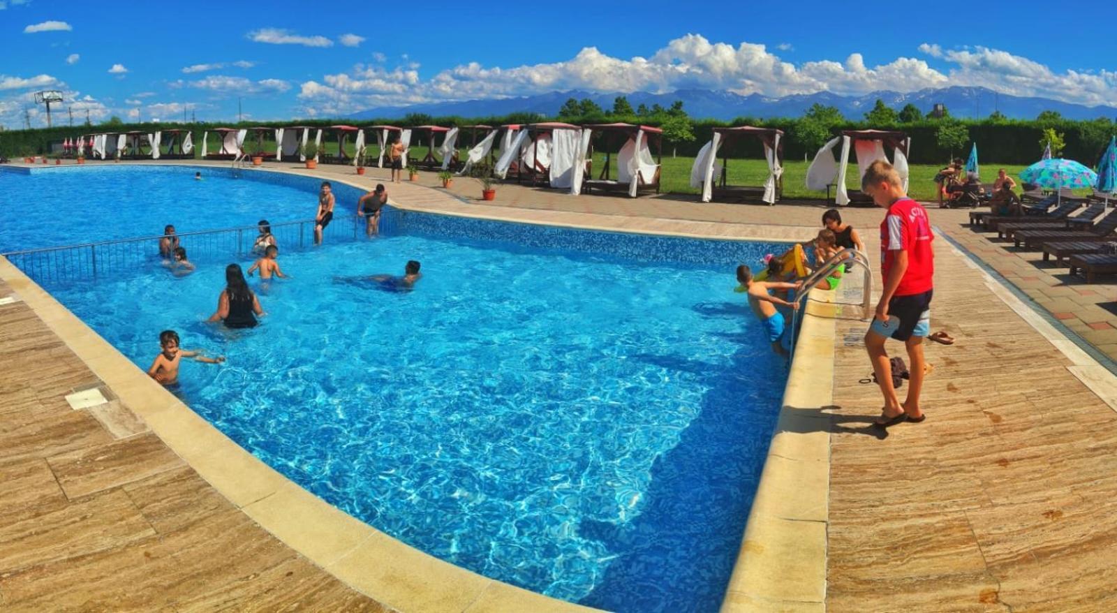 Hotel Aqua Club Elatis Avrig Exterior foto