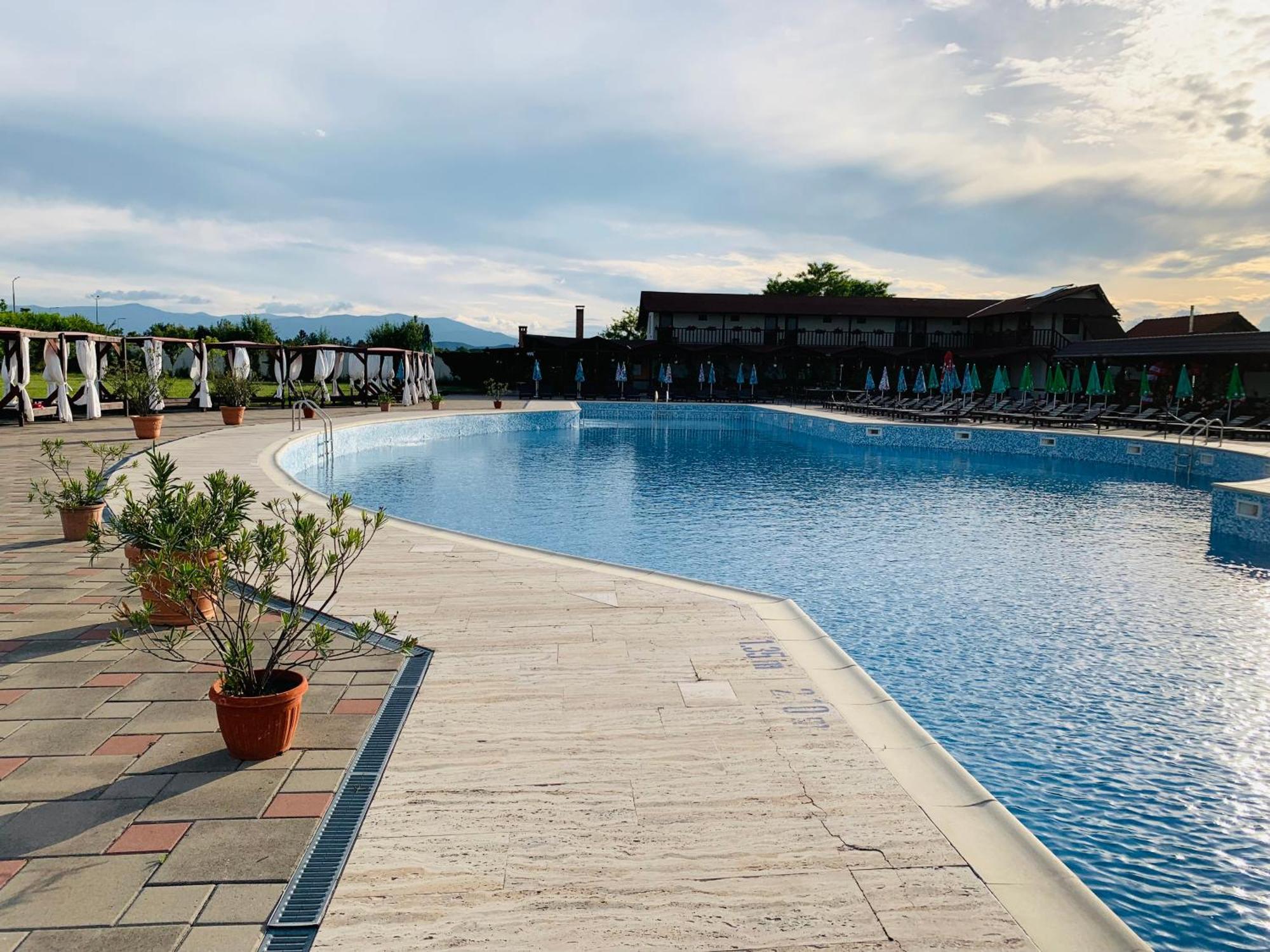 Hotel Aqua Club Elatis Avrig Exterior foto