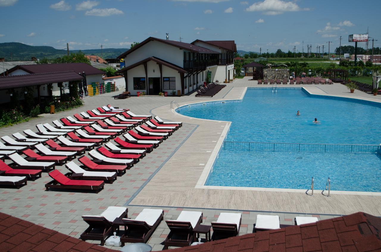Hotel Aqua Club Elatis Avrig Exterior foto