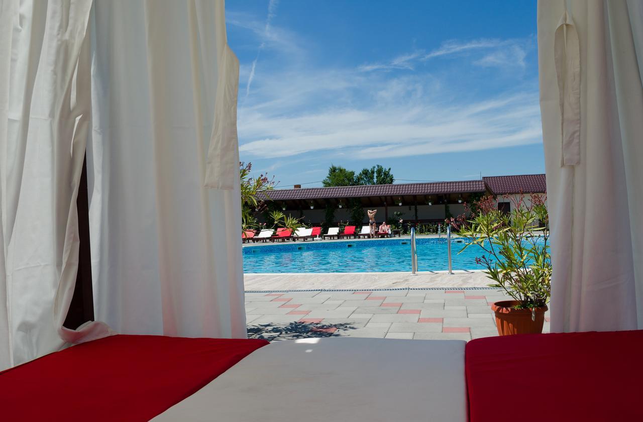 Hotel Aqua Club Elatis Avrig Exterior foto