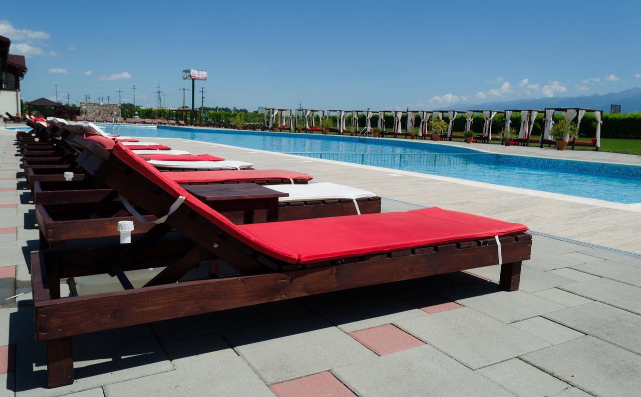 Hotel Aqua Club Elatis Avrig Exterior foto